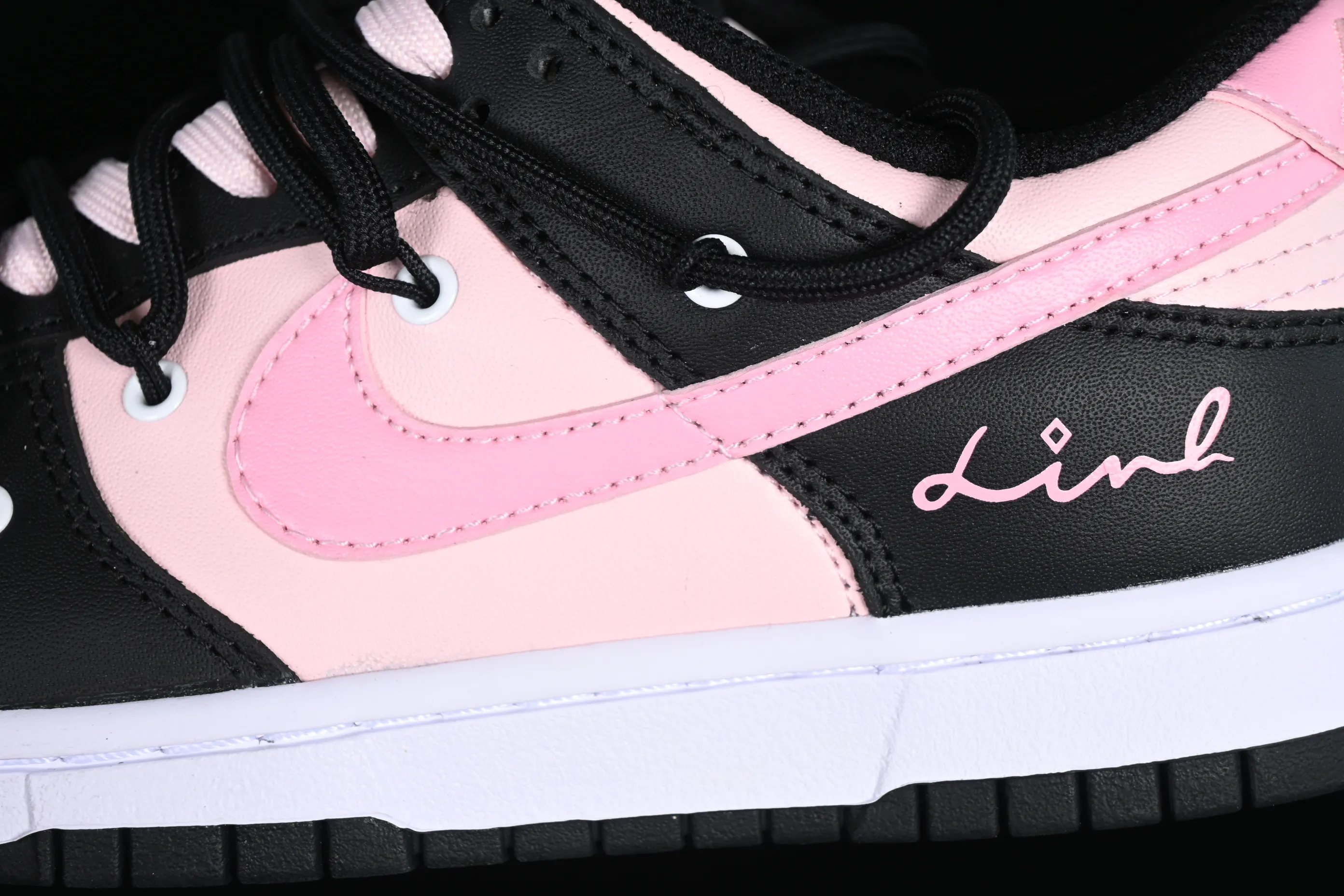 All Categories Nk SB Dunk Series Nk SB Dunk Low Low-top sneakers Gift box Nk Dunk Low Raspberry Black Pink Valentine's Day Customized version of deconstructed strap casual sneakers CW1590-100
